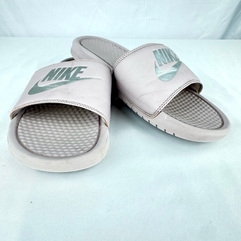 Nike Benassi JDI Women’s Slides in Particle Rose